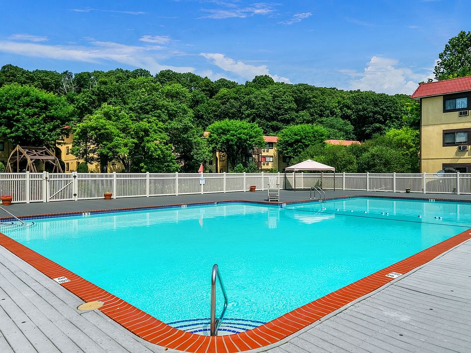 1st image of 17 Granada Cres APT 10
