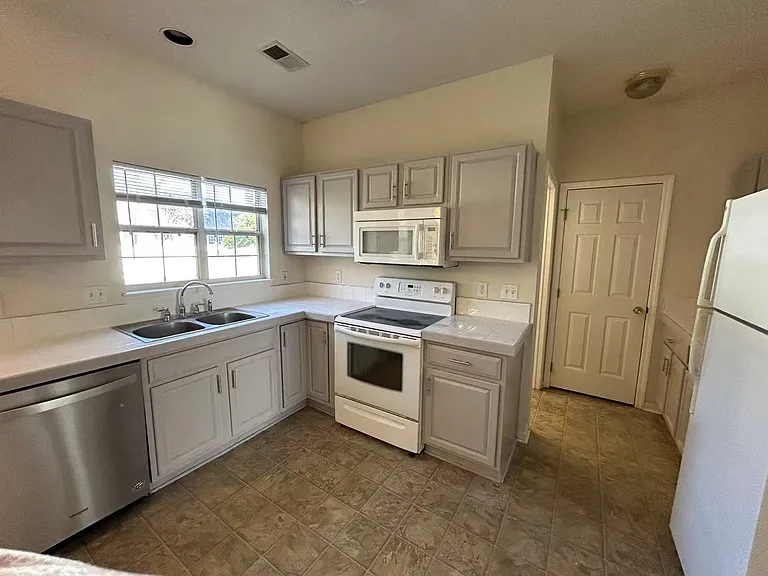 215 Spring Lake Dr — Photo 16