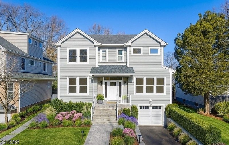 1st image of 16 Stephen Street