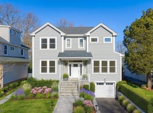 16 Stephen St, Montclair, NJ 07042