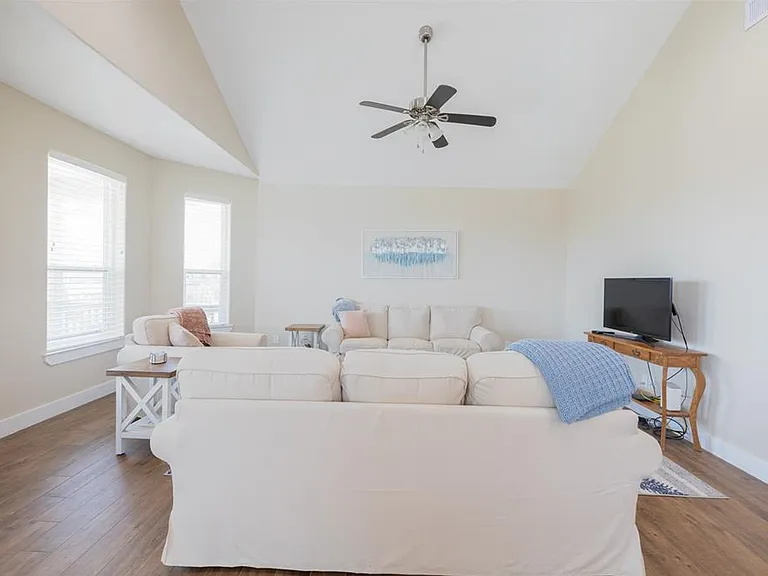 4129 Fort Bend Dr — Photo 4