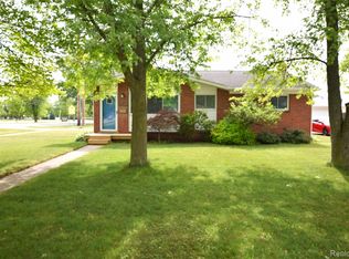 2482 Anderson Rd, Saginaw, MI 48603