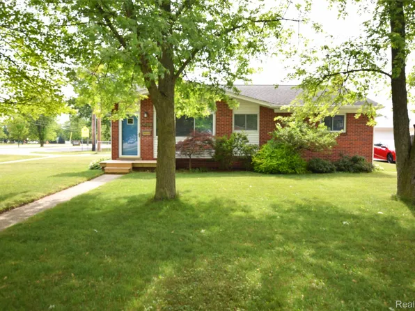 2482 Anderson Rd, Saginaw, MI 48603