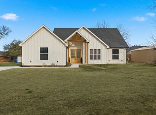 1404 17th St, Bridgeport, TX 76426