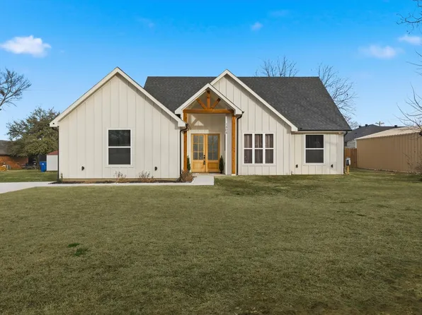 1404 17th St, Bridgeport, TX 76426