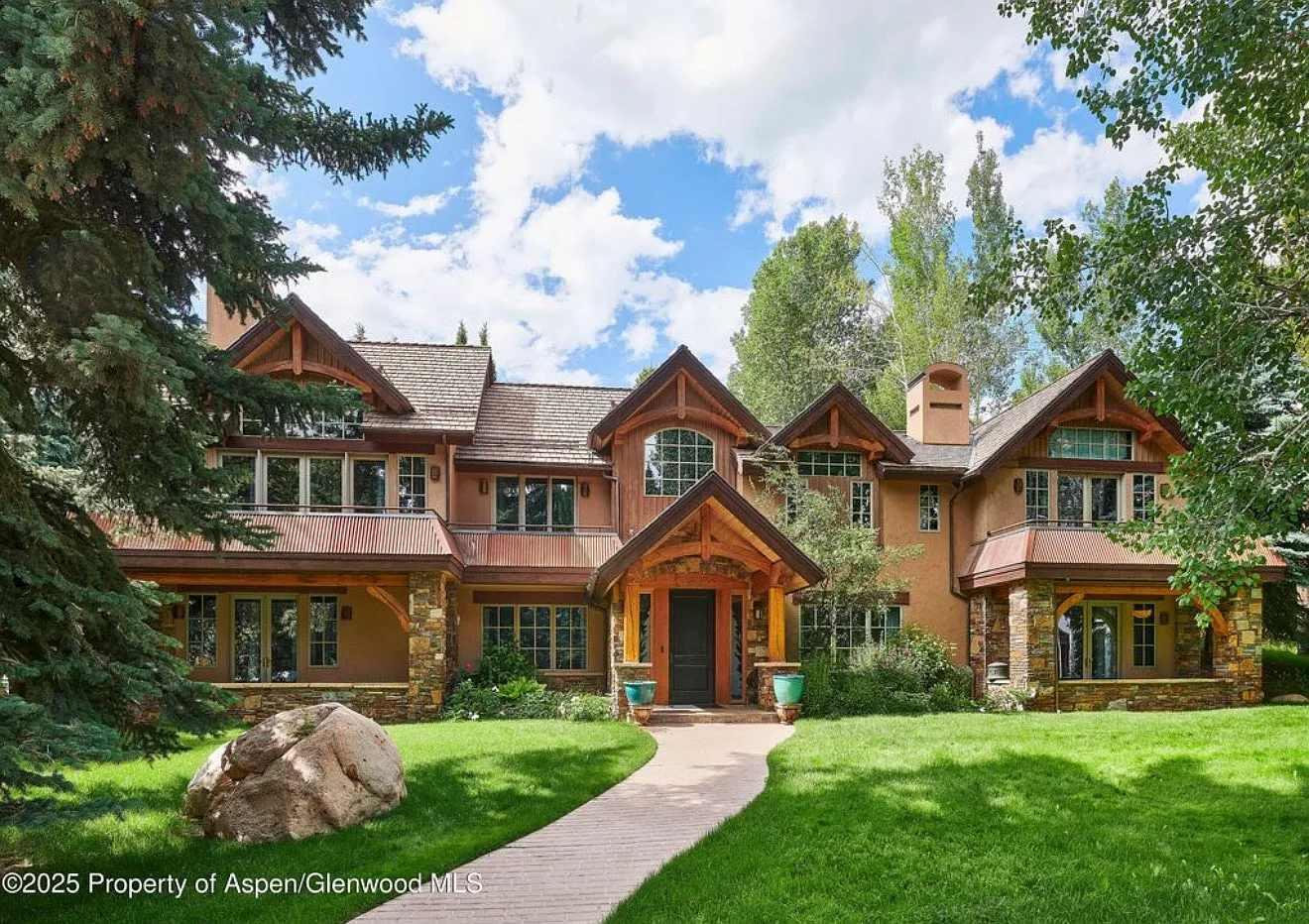 5 bed, 6031 sqft, $300,000 — Photo 1