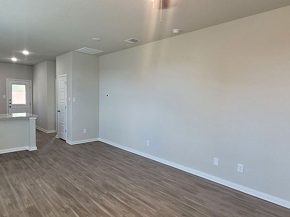 4th image of 327 Caleb Ct