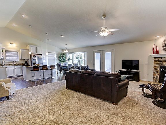 3rd image of 505 Palm Dr