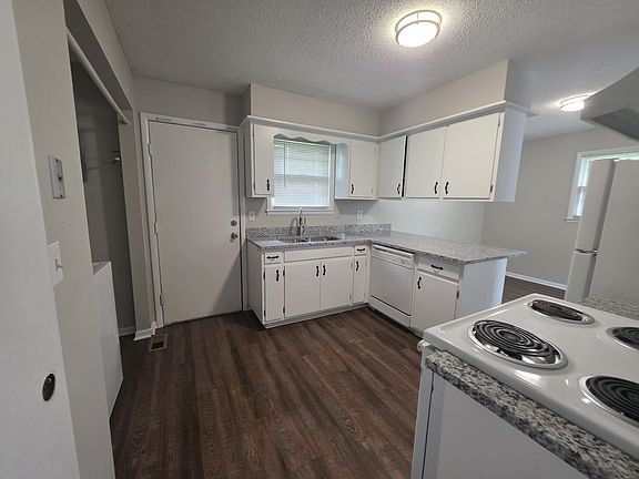 5th image of 446 Grandview Ter APT 4