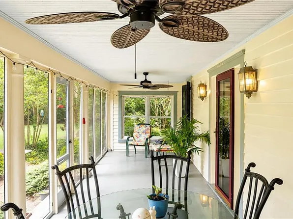228 Church St, Mathews, VA 23109