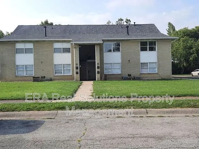 2011 Heritage Dr #11 — Photo 1