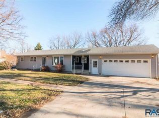 502 S 4th St, Beresford, SD 57004