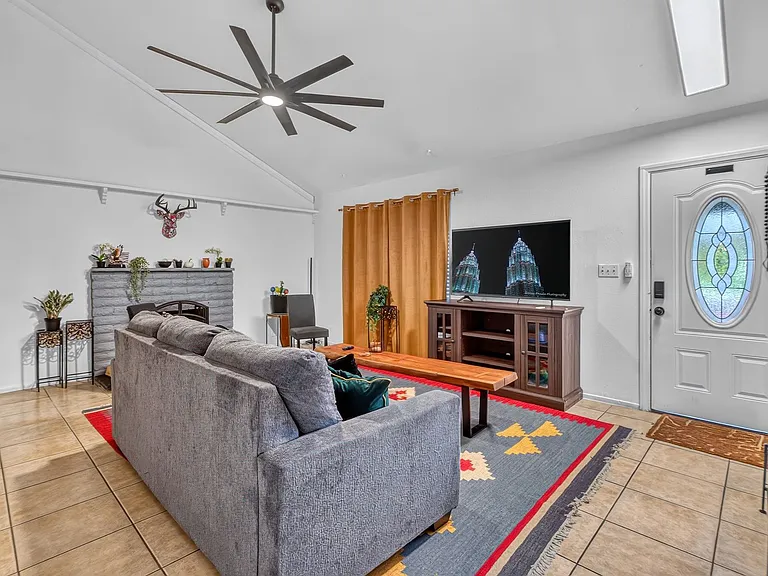 3730 Greenwood Dr — Photo 6