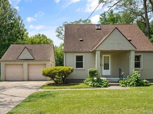 19330 Eastwood Dr, Harper Woods, MI 48225