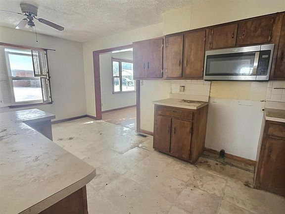 3rd image of 2059 Brenda Dr