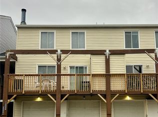 22234 River Walk Ln, Rocky River, OH 44116