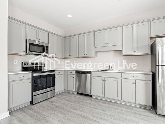 4th image of 11112 Summerchase Loop