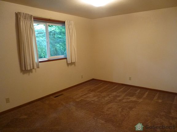 4th image of 3709 NE 44th St APT C