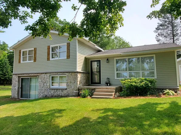 N 7961 Hurd Rd, Naubinway, MI 49762