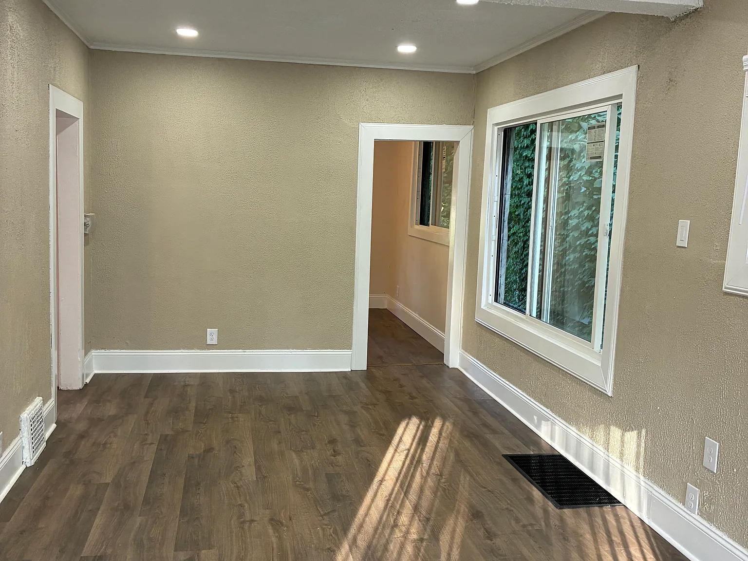 3 bed, 1286 sqft, $1,400 — Photo 2