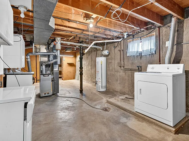 9826 Ravensbrook Dr — Photo 17