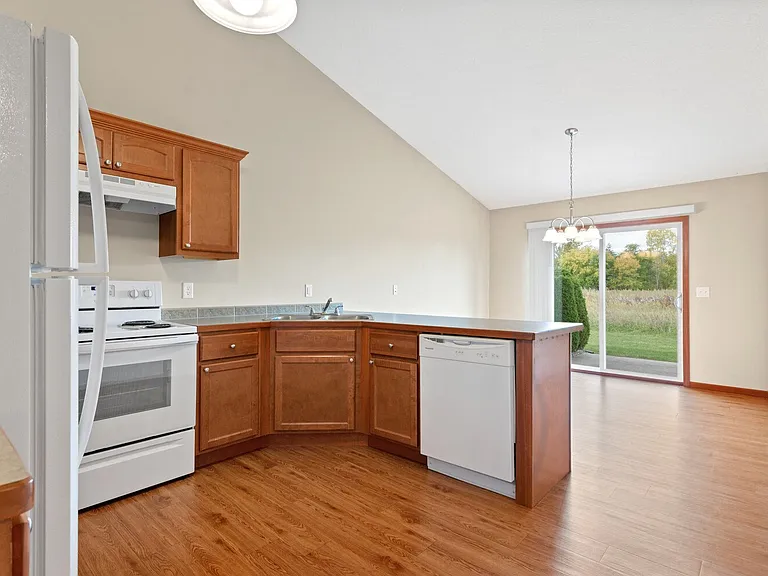 Perry Creek Townhomes - Midland, MI — Photo 3