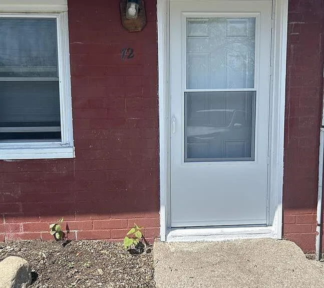 72 Harvey Pl — Photo 3
