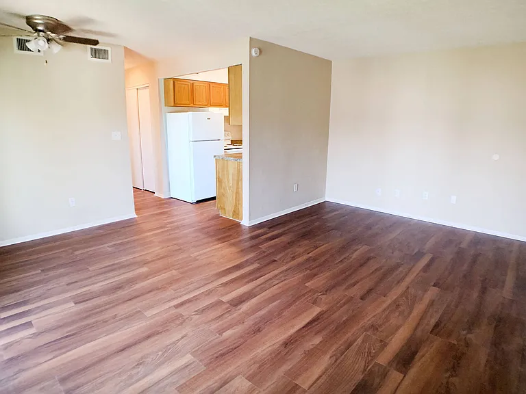 Crown Crossing Apartments — Photo 40