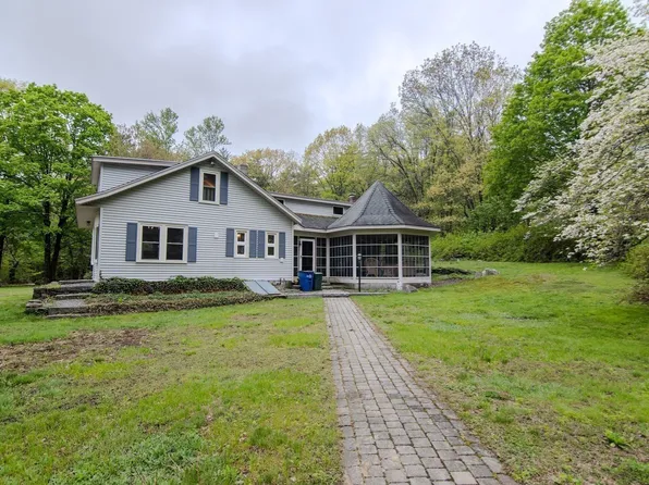 919 Chase Rd, Lunenburg, MA 01462