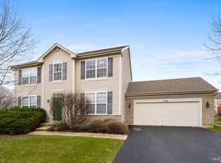 206 Caledonian Ave, Sugar Grove, IL 60554