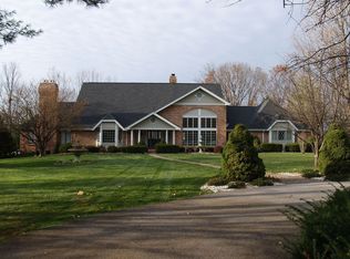 1 Log Cabin Ln, Lake Saint Louis, MO 63367