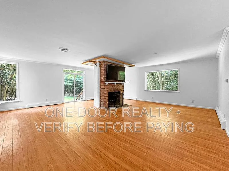 4 bed, 2.0 bath, 2639 sqft, $1,300 — Photo 2
