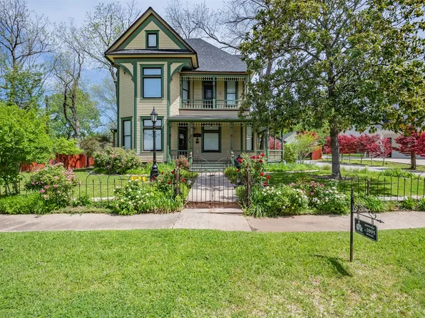 1500 W Main St, Waxahachie, TX 75165