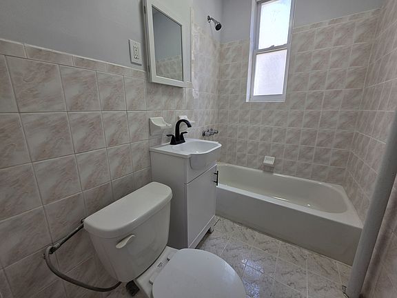 3rd image of 495 Washington Ave #2L