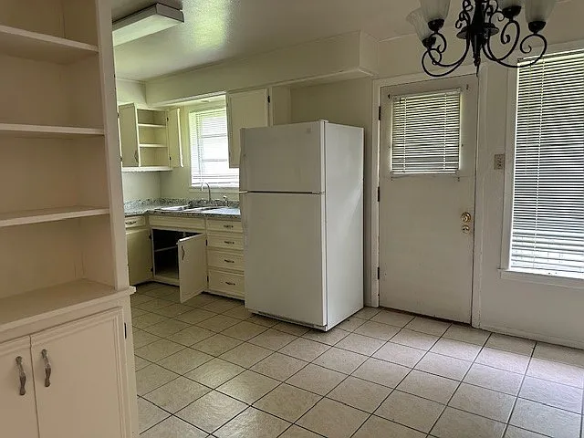 3 bed, 1.5 bath, 1238 sqft, $1,300 — Photo 4
