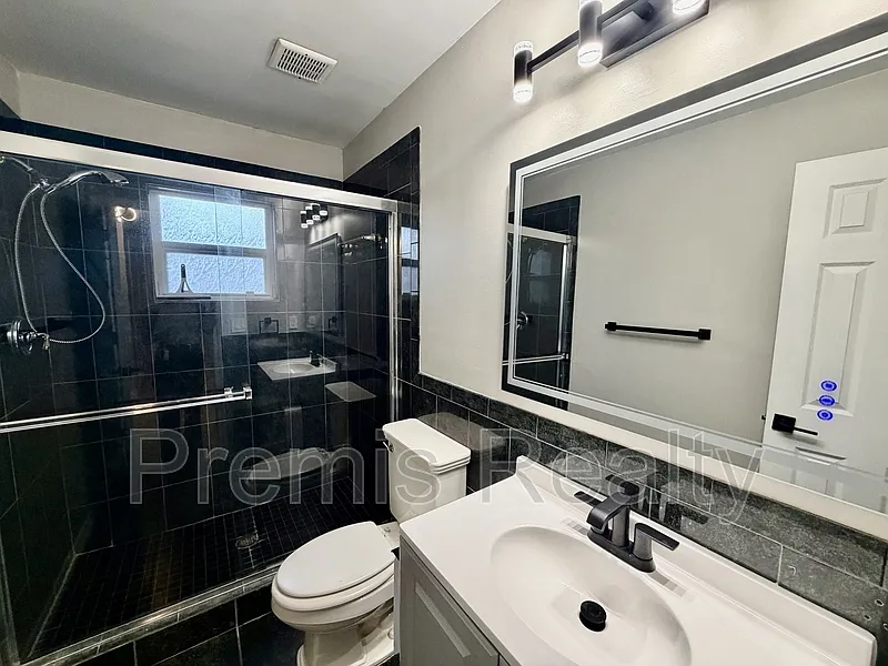 2 bed, 2.0 bath, 1268 sqft, $2,095 — Photo 3