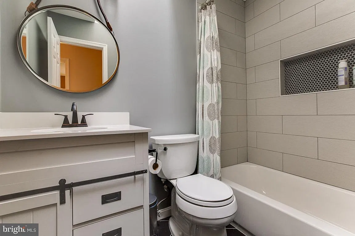 3 bed, 3.5 bath, 2334 sqft, $3,750 — Photo 4