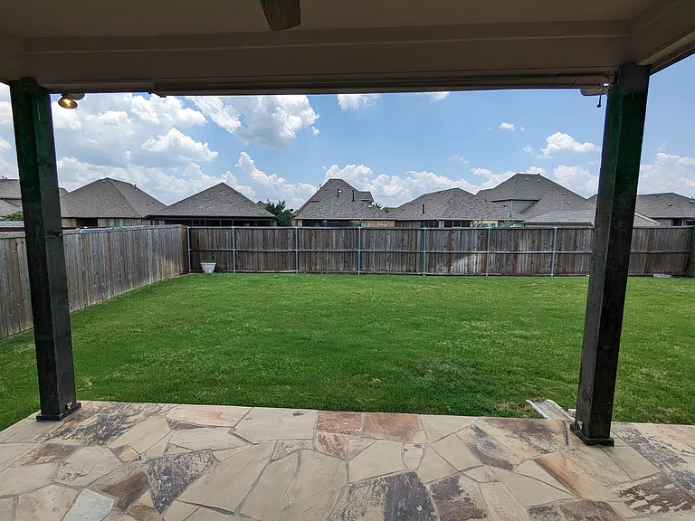 591 Deverson Dr — Photo 12