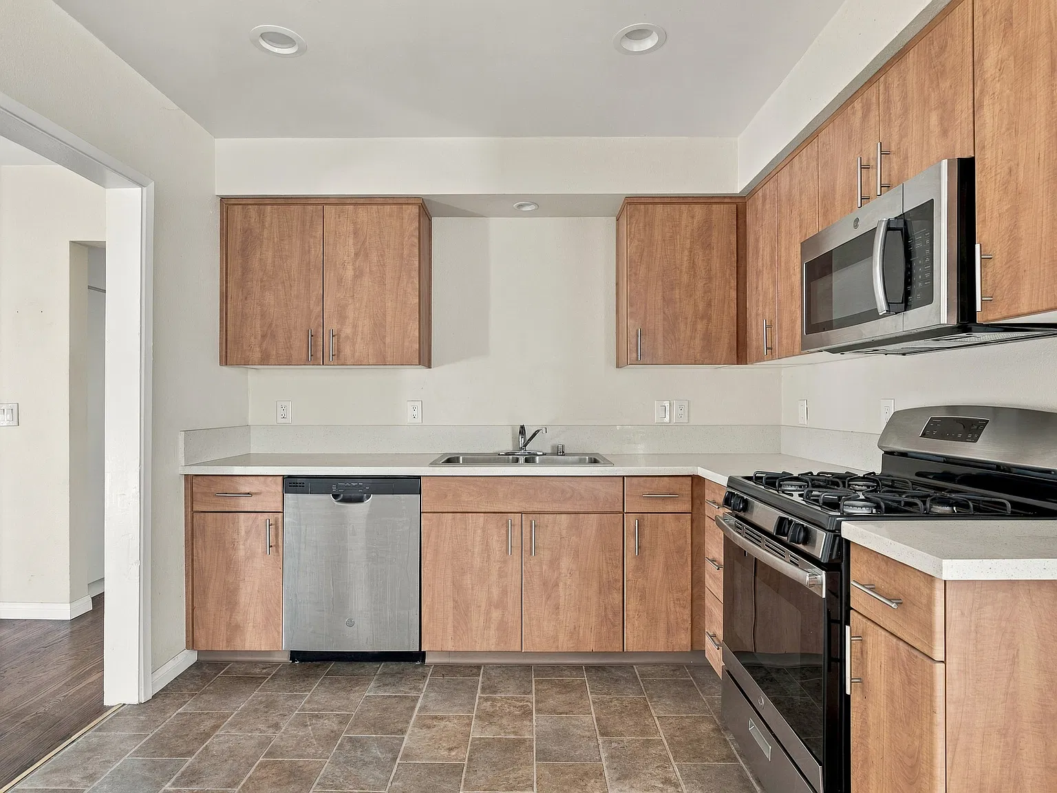 1 bed, 750 sqft, $2,000 — Photo 4