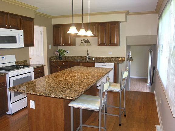 4th image of 8926 Briarwood Ln