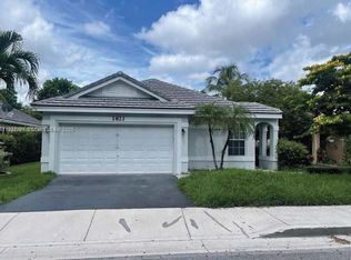 2823 Lake Park Cir E, Davie, FL 33328