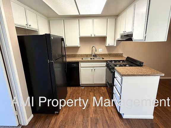 2nd image of 3985 Mississippi St APT 4