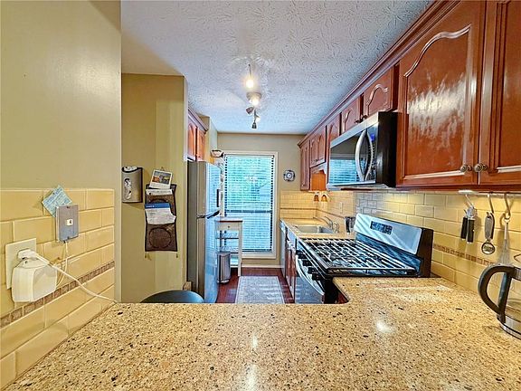 5th image of 1508 Woodcliff Dr
