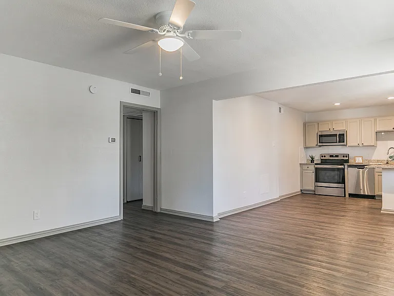 Colony House — Photo 28