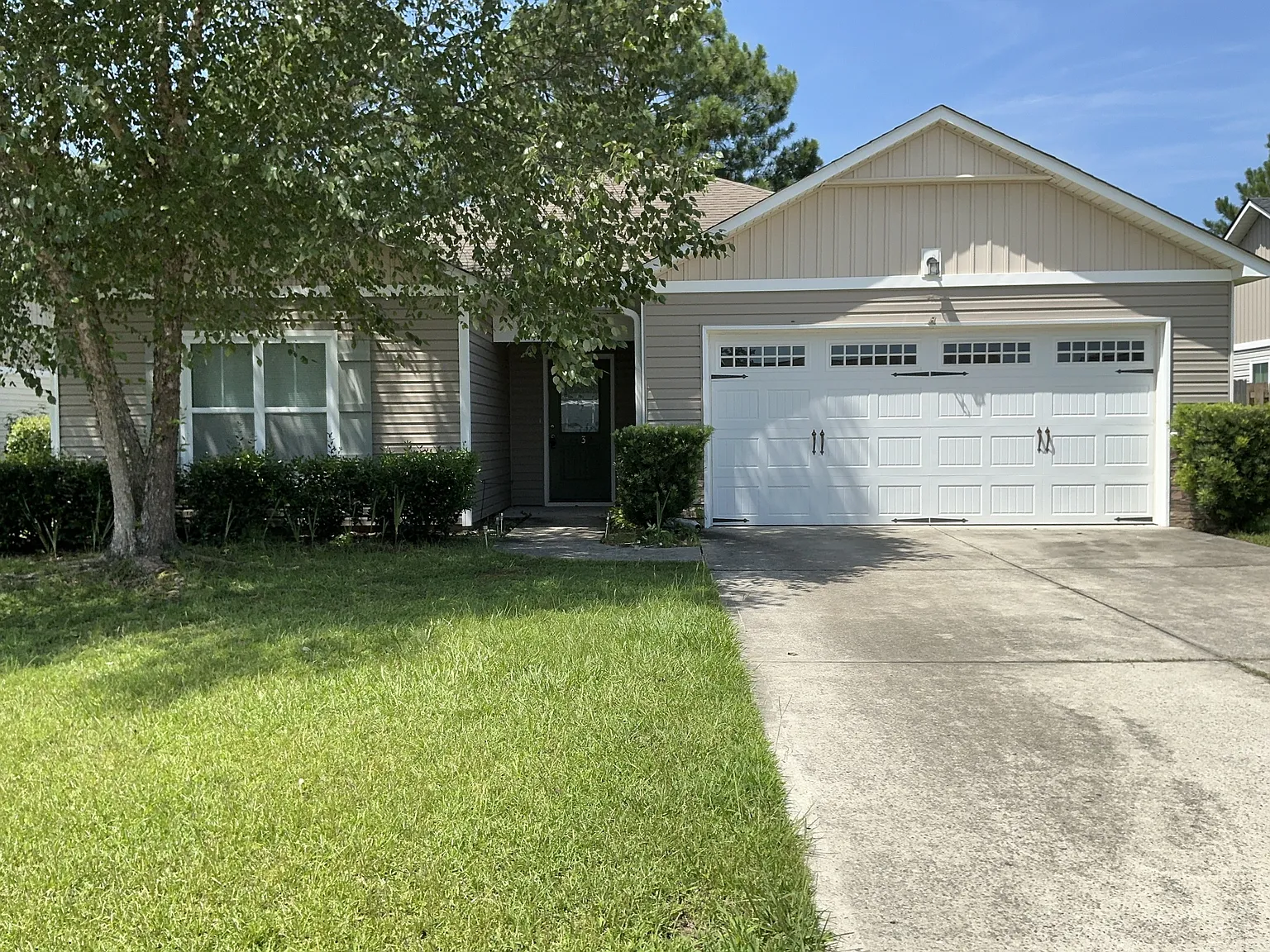 3 bed, 2.0 bath, 1633 sqft, $2,235 — Photo 1
