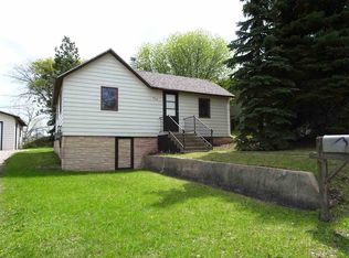 409 6th St SW, Minot, ND 58701