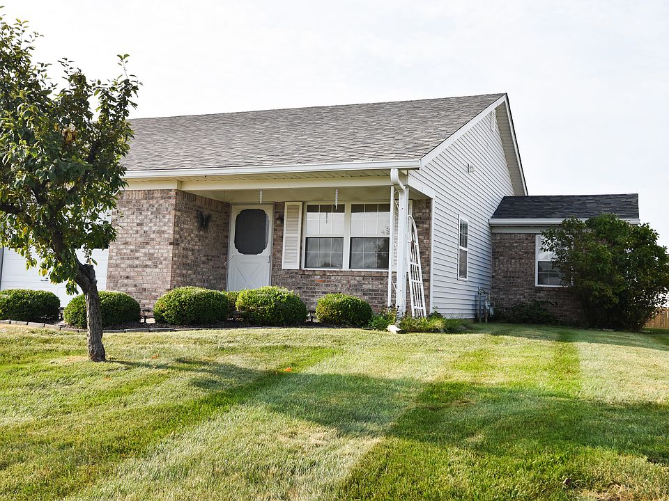 1st image of 1139 E Apple Blossom Ln