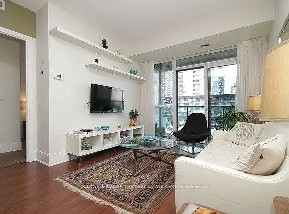 3rd image of 70 Roehampton Ave #419