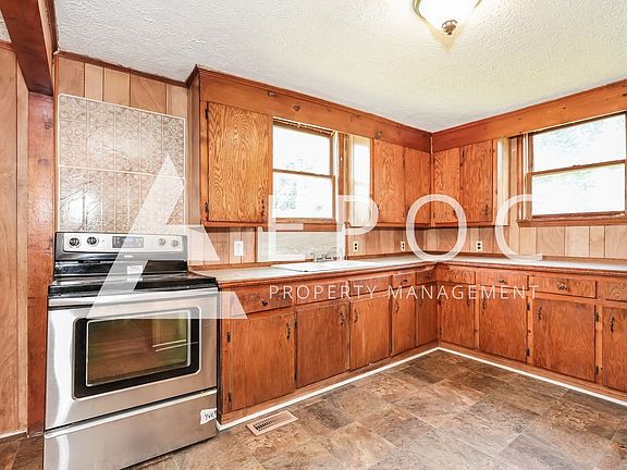 5th image of 921 22nd St