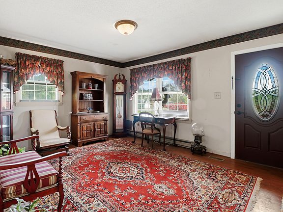 5th image of 384 Lynch Rd